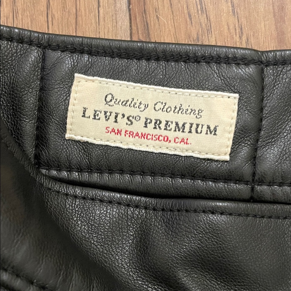 Levi's Baggy Leather Pants in Faux Black Leather, 32 - Picture 5 of 15